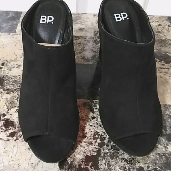 BP open toe chunky heel mules DARK black in color, size 6 1/2. EUC. (D) - Picture 5 of 10